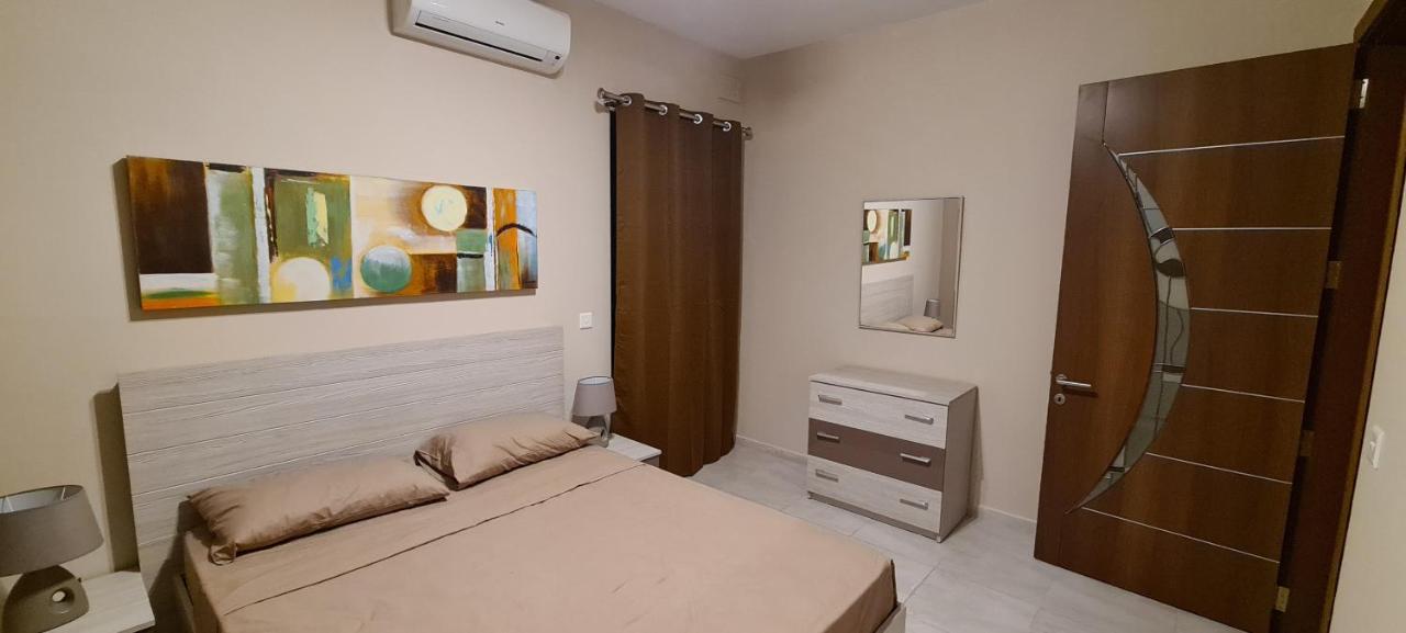 Large Apartment In Marsascala. Sleeps 6 Marsaskala Ngoại thất bức ảnh