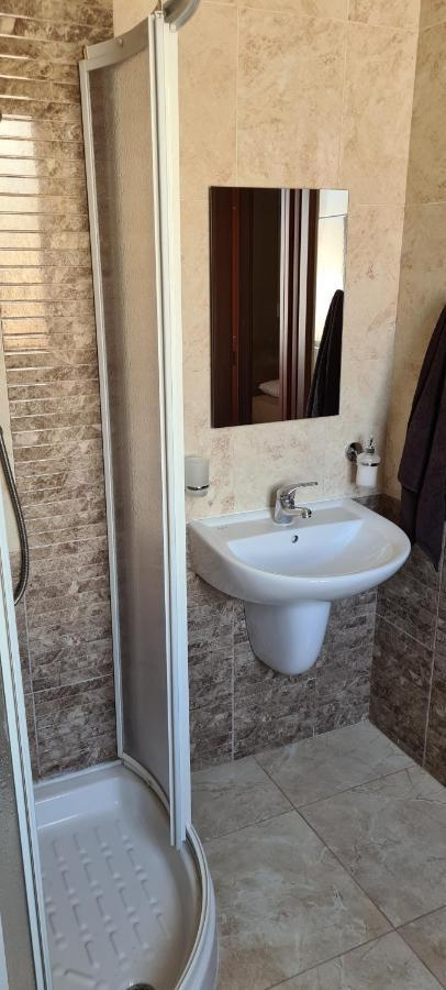 Large Apartment In Marsascala. Sleeps 6 Marsaskala Ngoại thất bức ảnh