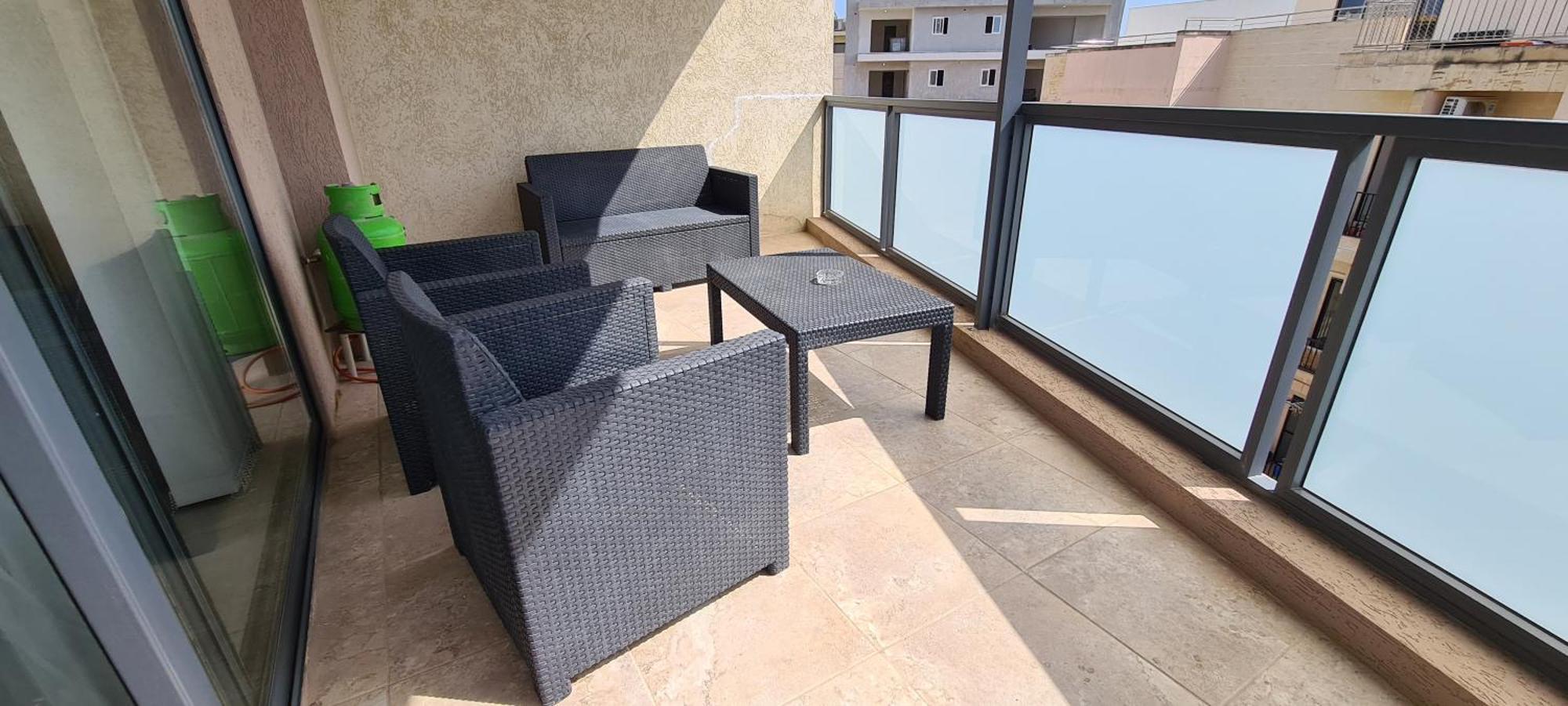 Large Apartment In Marsascala. Sleeps 6 Marsaskala Ngoại thất bức ảnh